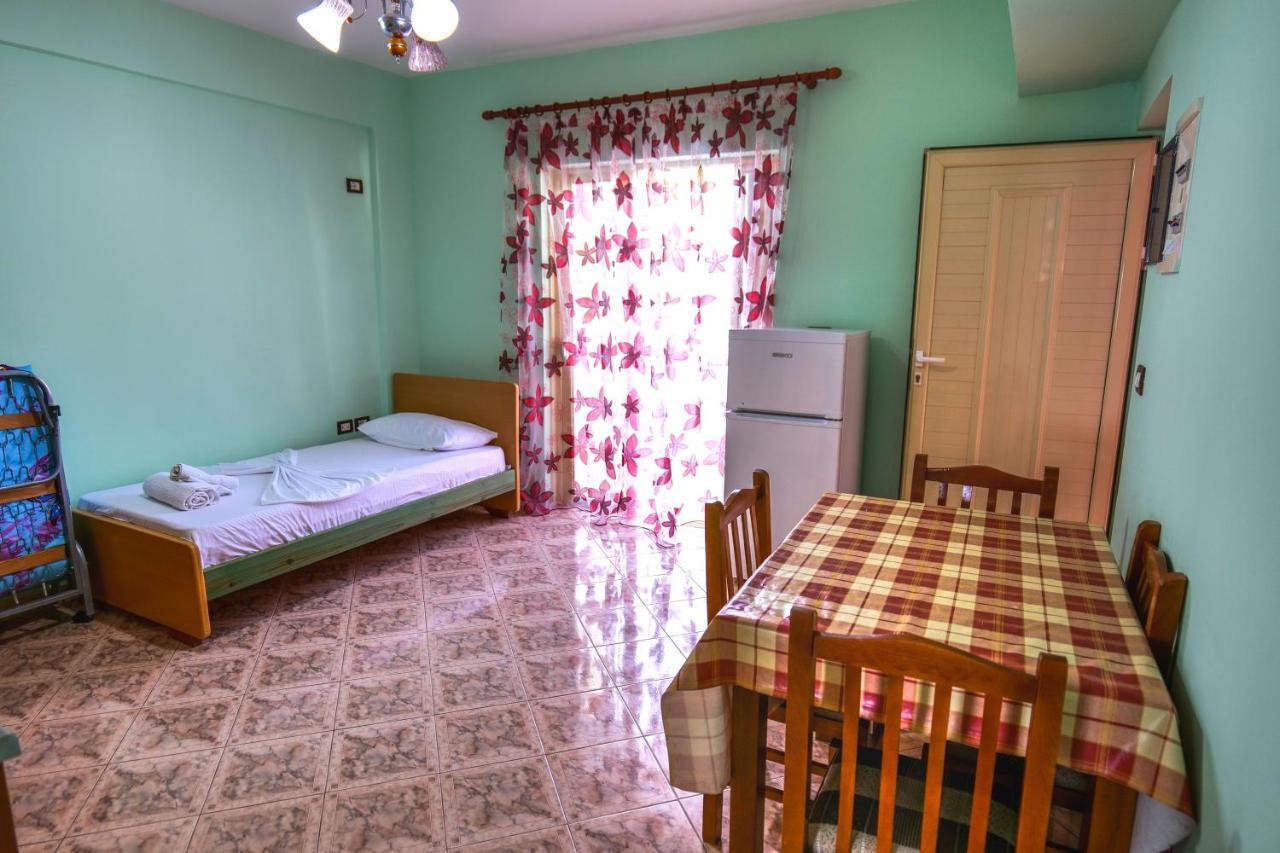Rei Apartments Саранда Экстерьер фото