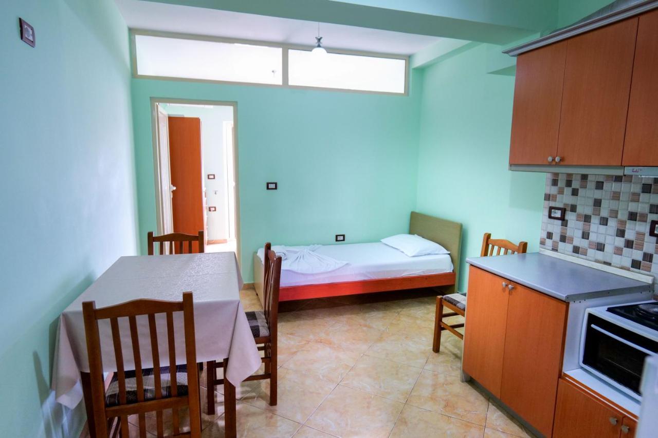 Rei Apartments Саранда Экстерьер фото