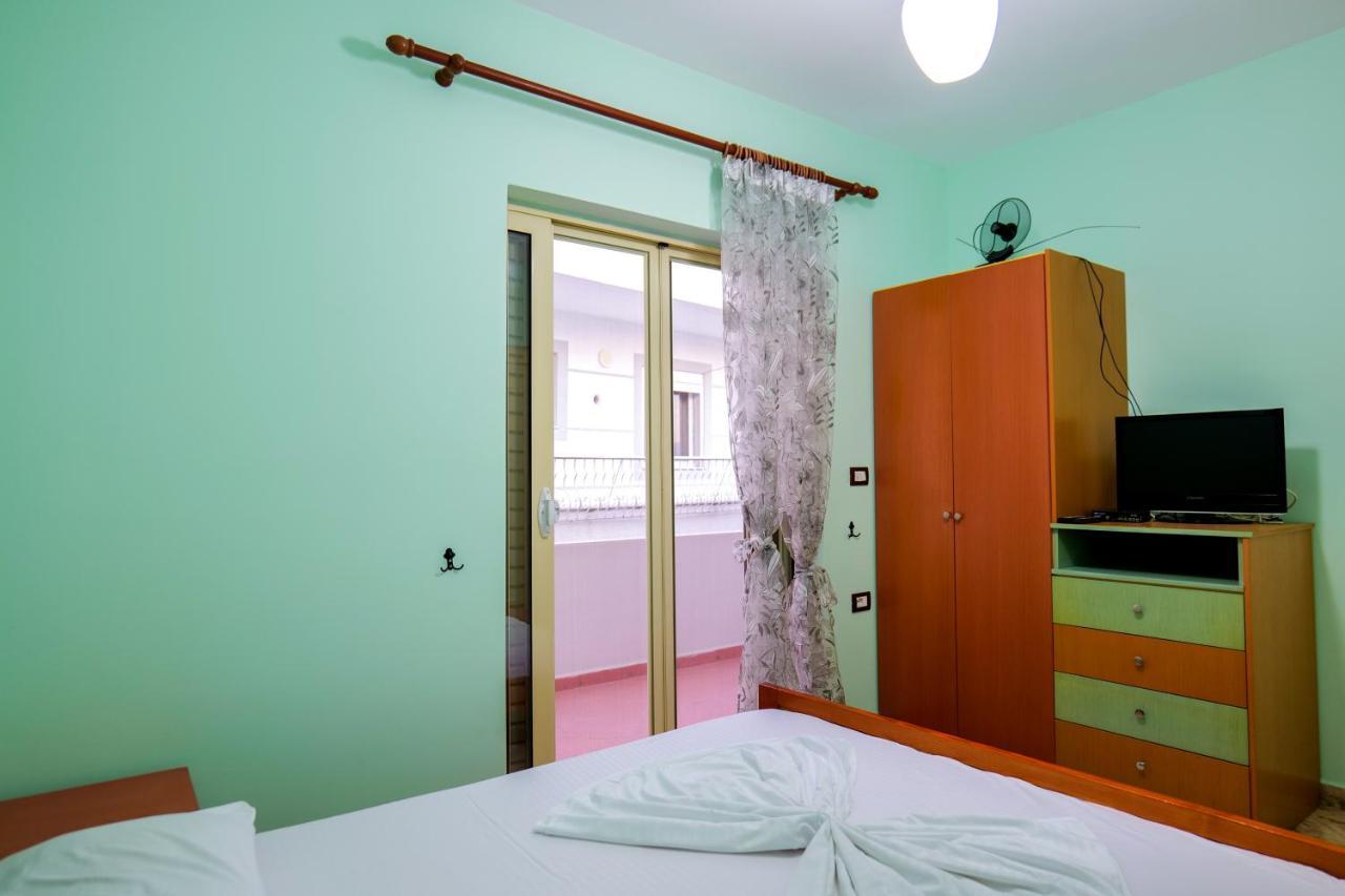Rei Apartments Саранда Экстерьер фото